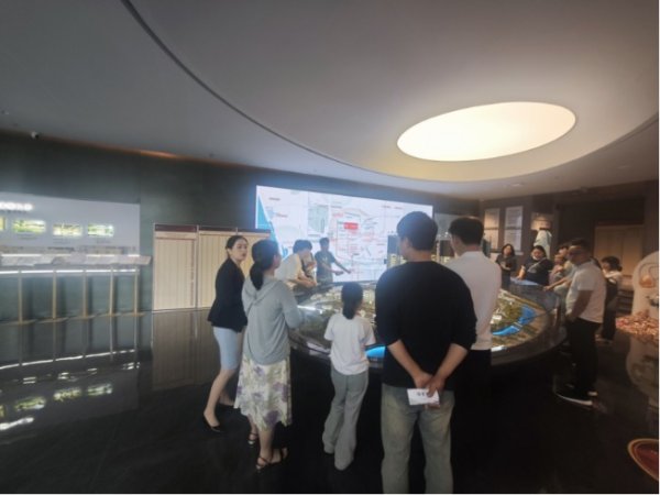 最新配资门户 每经实探深圳“五一”假期楼市：置业顾问忙到“脚不沾地” “好房子”成楼盘新卖点